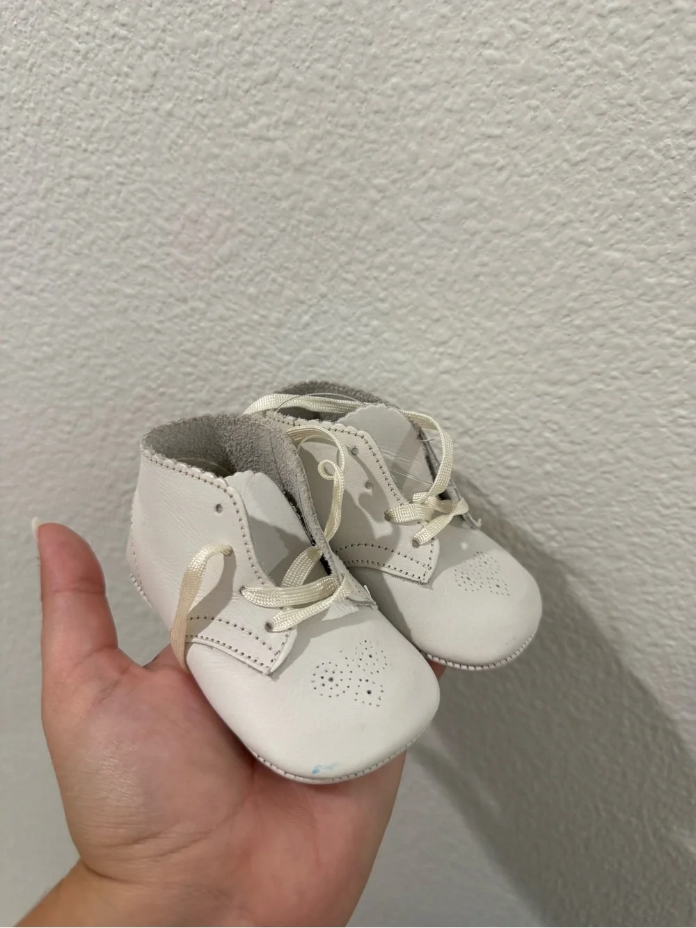 Good condition Vintage & Classic White Baby Booties - Lace-Up